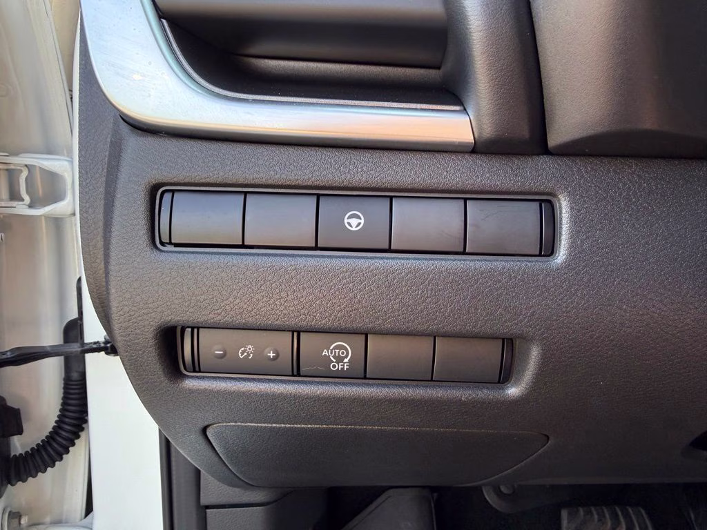 2023 Pearl White Tricoat Nissan Rogue SV AWD SUV