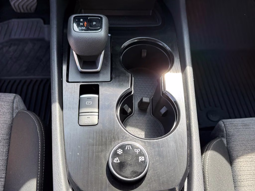 2023 Pearl White Tricoat Nissan Rogue SV AWD SUV
