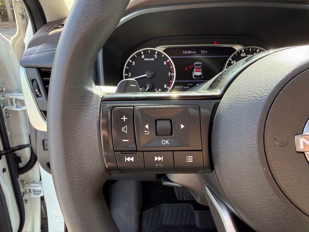 2023 Pearl White Tricoat Nissan Rogue SV AWD SUV