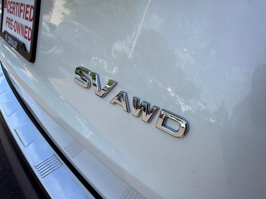 2023 Pearl White Tricoat Nissan Rogue SV AWD SUV