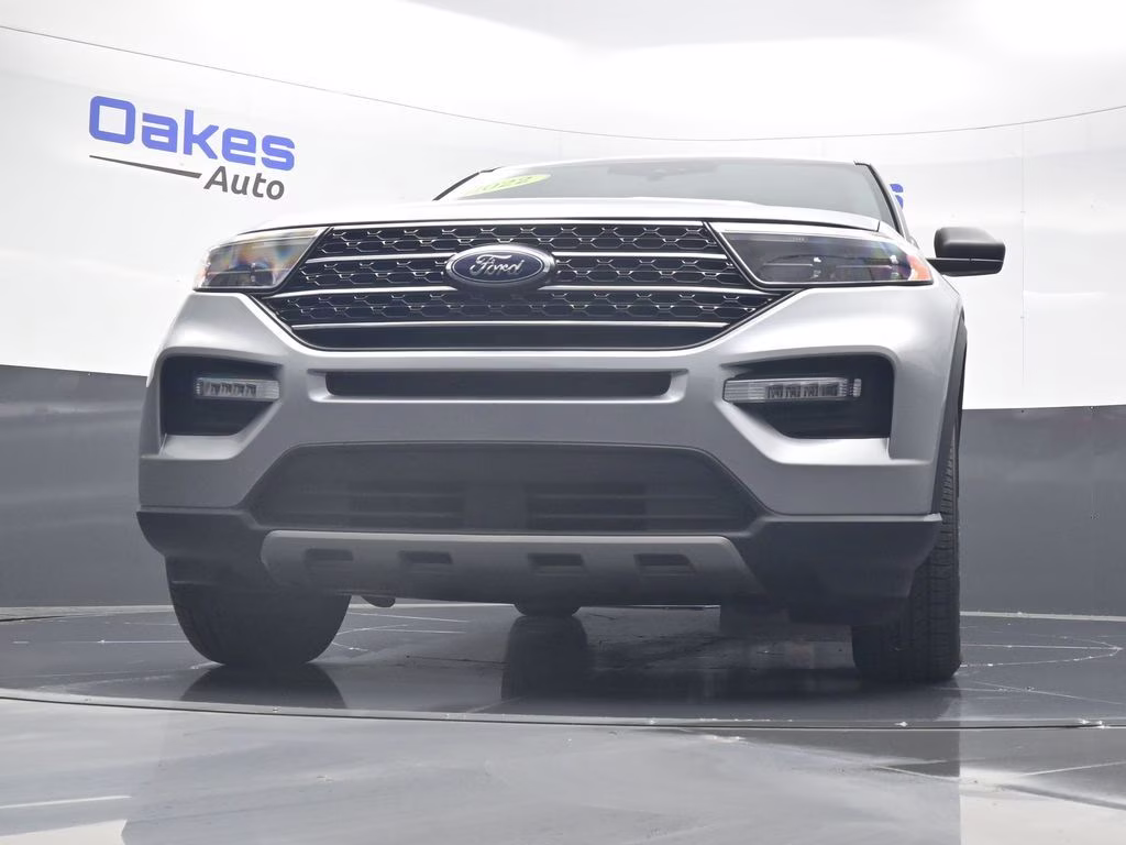 2022 Silver Metallic Ford Explorer XLT 4X4 SUV