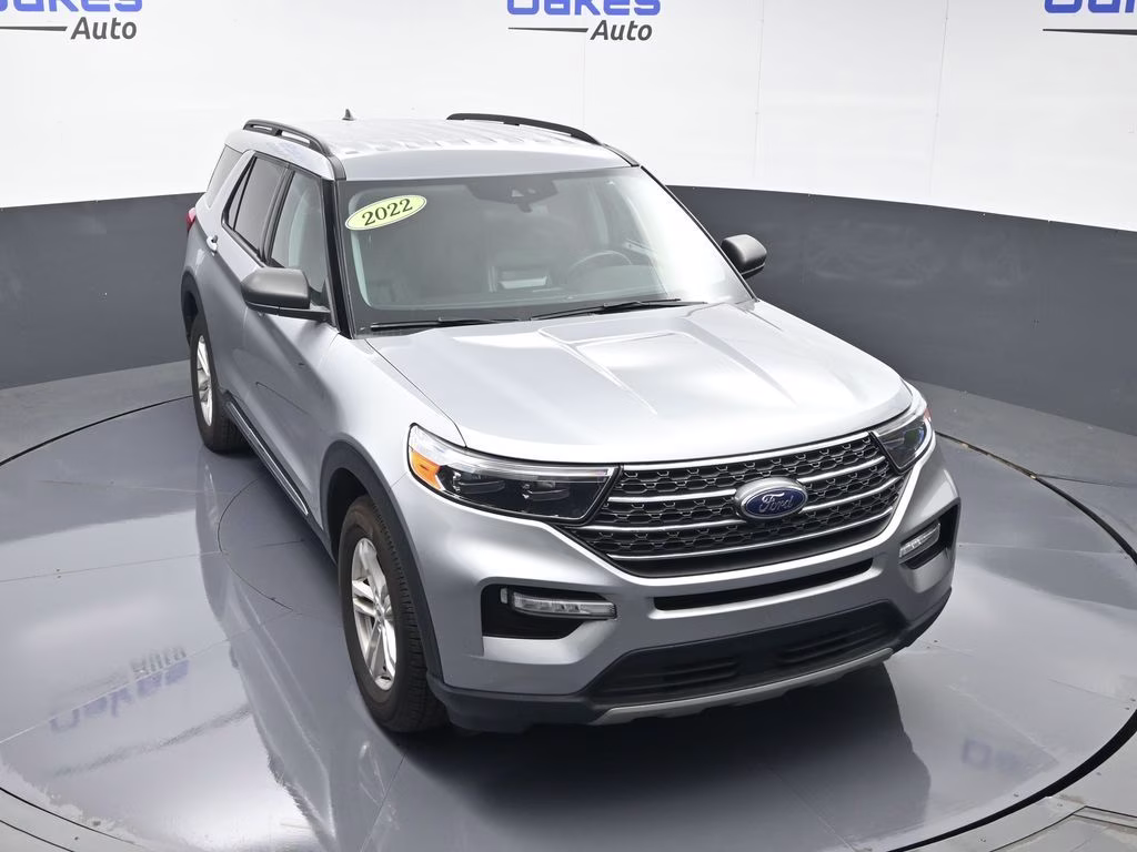 2022 Silver Metallic Ford Explorer XLT 4X4 SUV