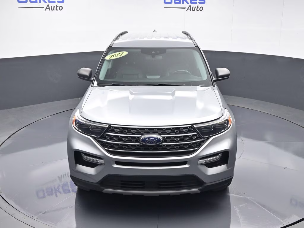 2022 Silver Metallic Ford Explorer XLT 4X4 SUV