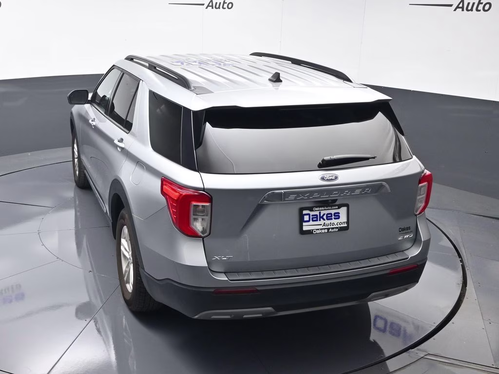 2022 Silver Metallic Ford Explorer XLT 4X4 SUV