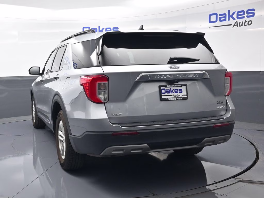 2022 Silver Metallic Ford Explorer XLT 4X4 SUV