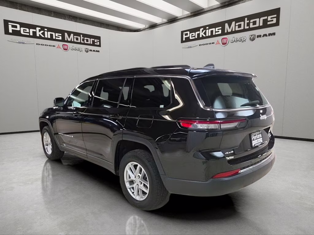 2025 Diamond Black Crystal Pearlcoat Jeep Grand Cherokee L Laredo 4X4 SUV