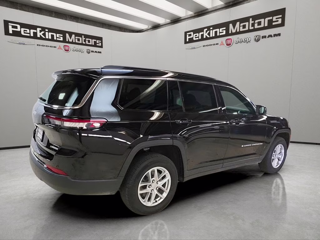 2025 Diamond Black Crystal Pearlcoat Jeep Grand Cherokee L Laredo 4X4 SUV