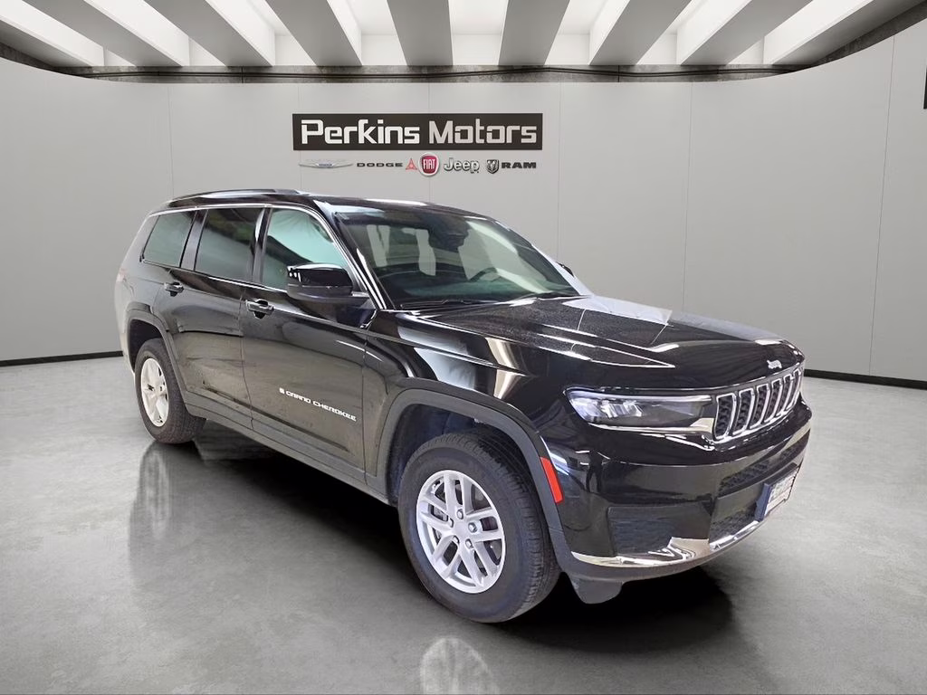 2025 Diamond Black Crystal Pearlcoat Jeep Grand Cherokee L Laredo 4X4 SUV