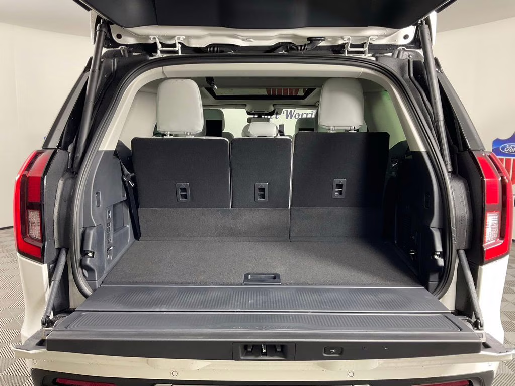 2026 White Ford Expedition Platinum 4X4 SUV