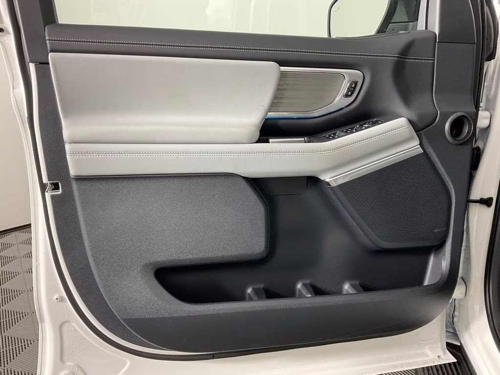 2026 White Ford Expedition Platinum 4X4 SUV