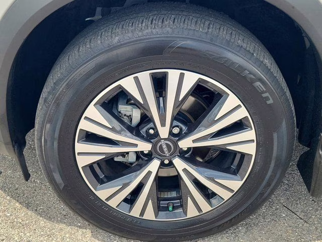 2023 Brilliant Silver Metallic Nissan Rogue SV FWD SUV