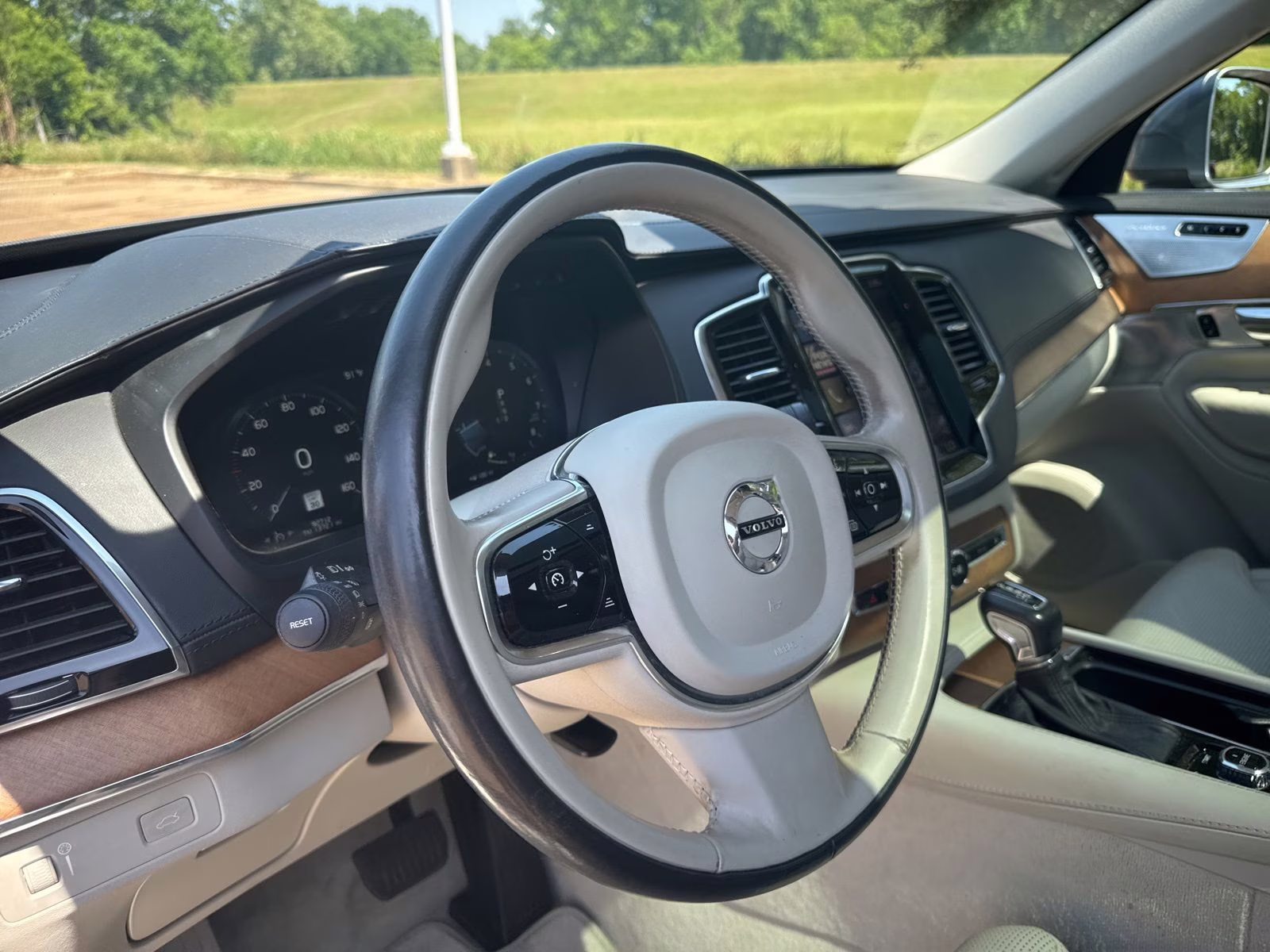 2016 Gray Metallic Volvo XC90 T6 Inscription AWD SUV