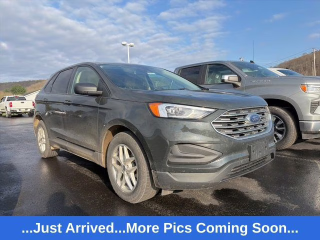 2022 Green Ford Edge SE AWD SUV