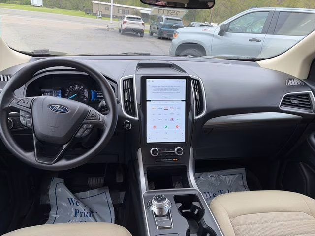 2022 Green Metallic Ford Edge SE AWD SUV