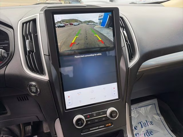2022 Green Metallic Ford Edge SE AWD SUV