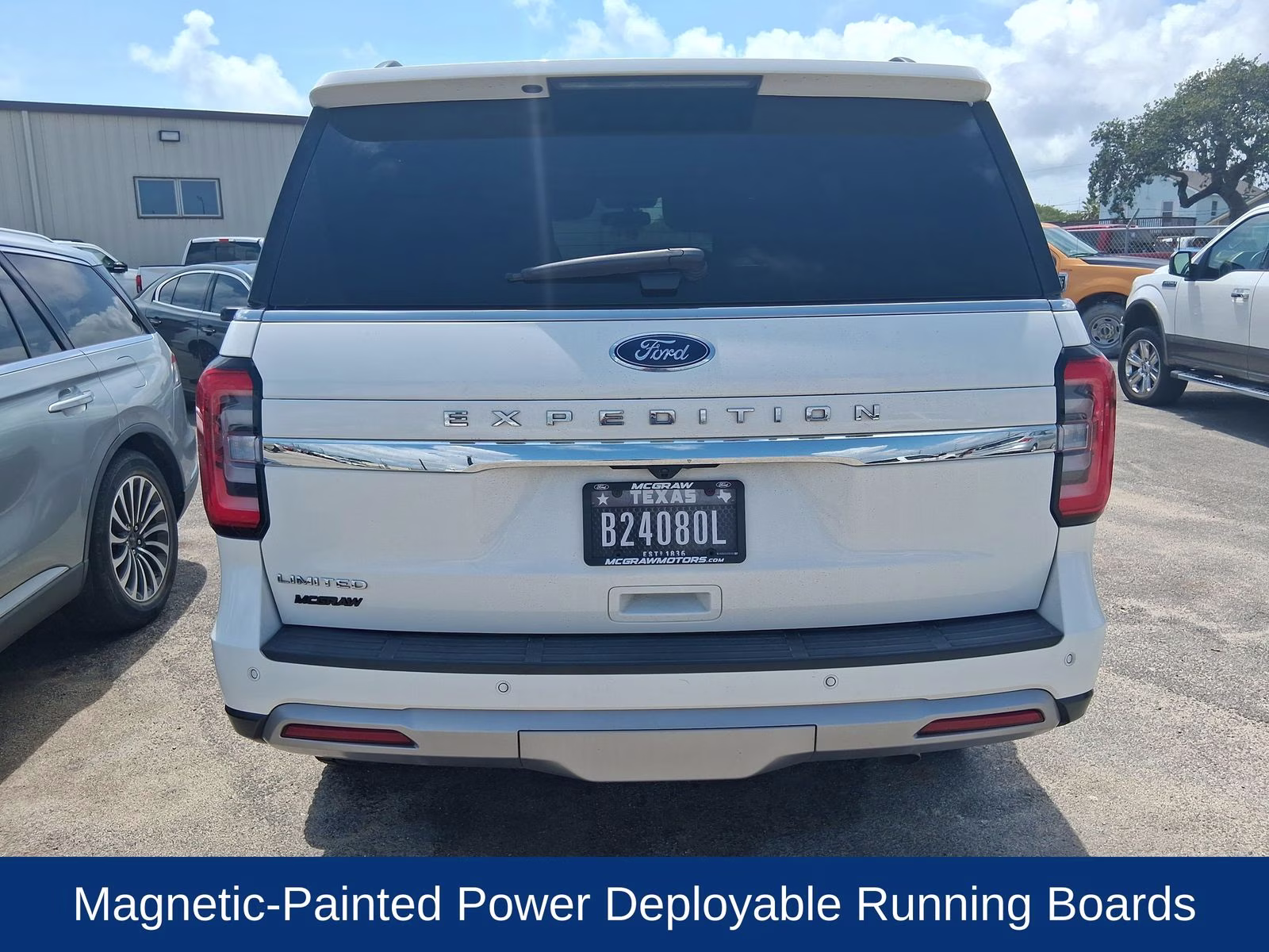 2023 White Metallic Ford Expedition Limited 4X4 SUV