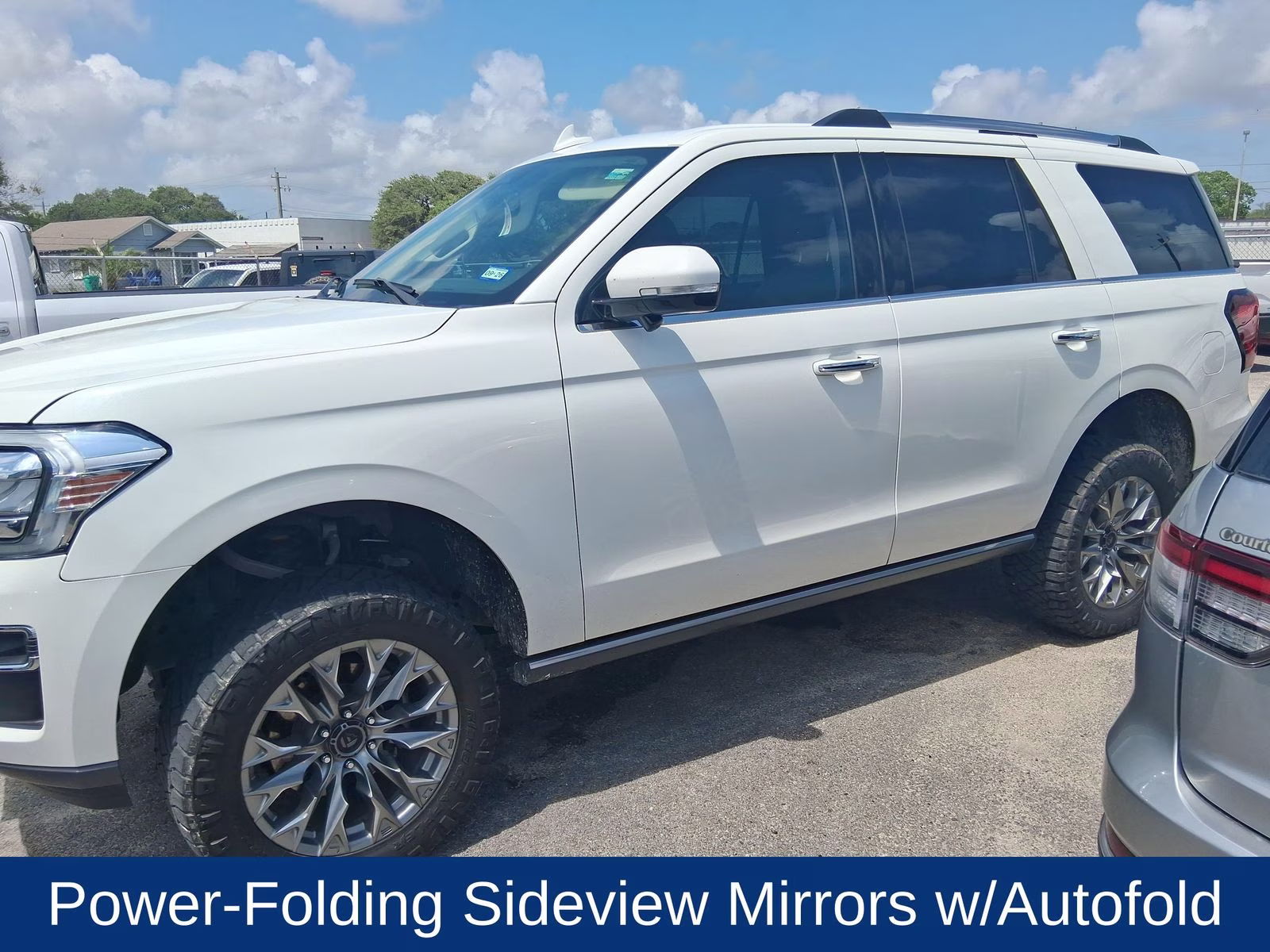 2023 White Metallic Ford Expedition Limited 4X4 SUV