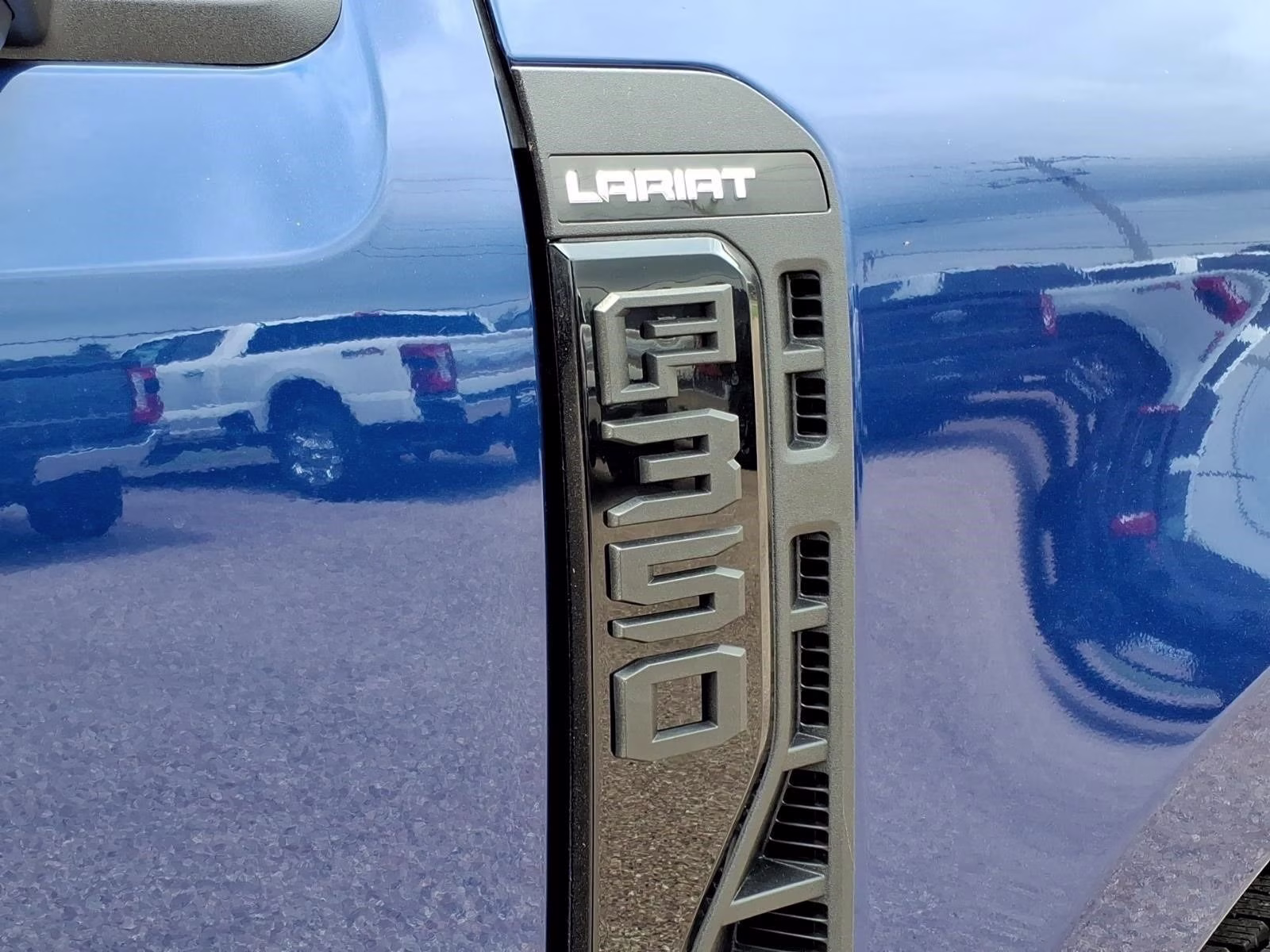 2026 Blue Ford Super Duty F-350 SRW Lariat 4X4 Truck