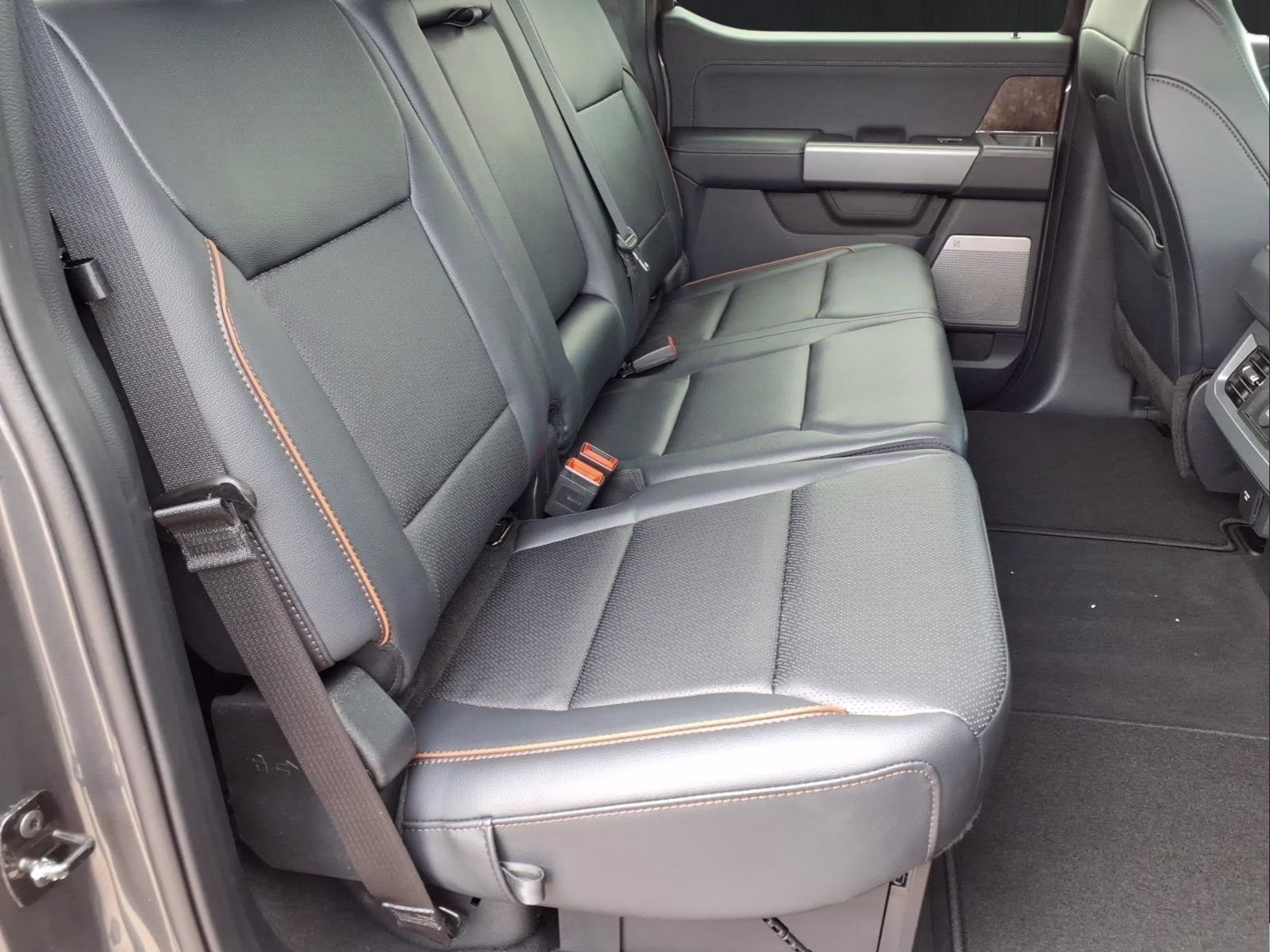 2026 Gray Ford Super Duty F-350 SRW Lariat 4X4 Truck