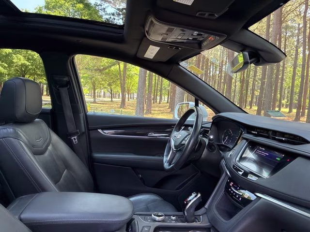 2020 Radiant Silver Metallic Cadillac XT5 Premium Luxury AWD SUV