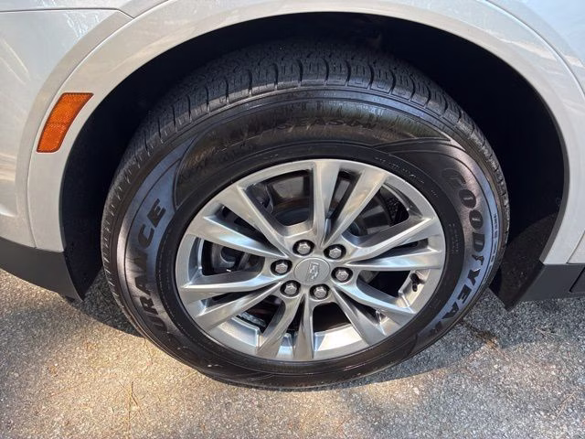 2020 Radiant Silver Metallic Cadillac XT5 Premium Luxury AWD SUV