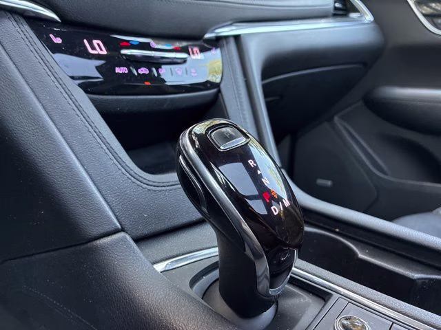 2020 Radiant Silver Metallic Cadillac XT5 Premium Luxury AWD SUV