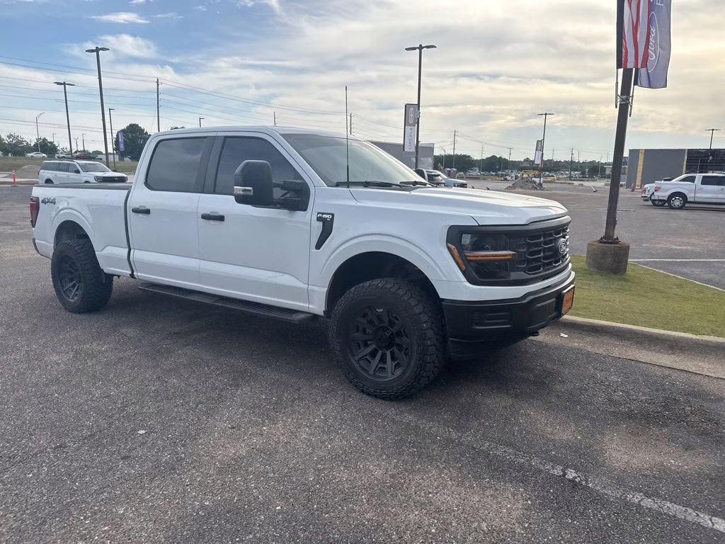 2025 Oxford White Ford F-150 XL 4X4 Truck