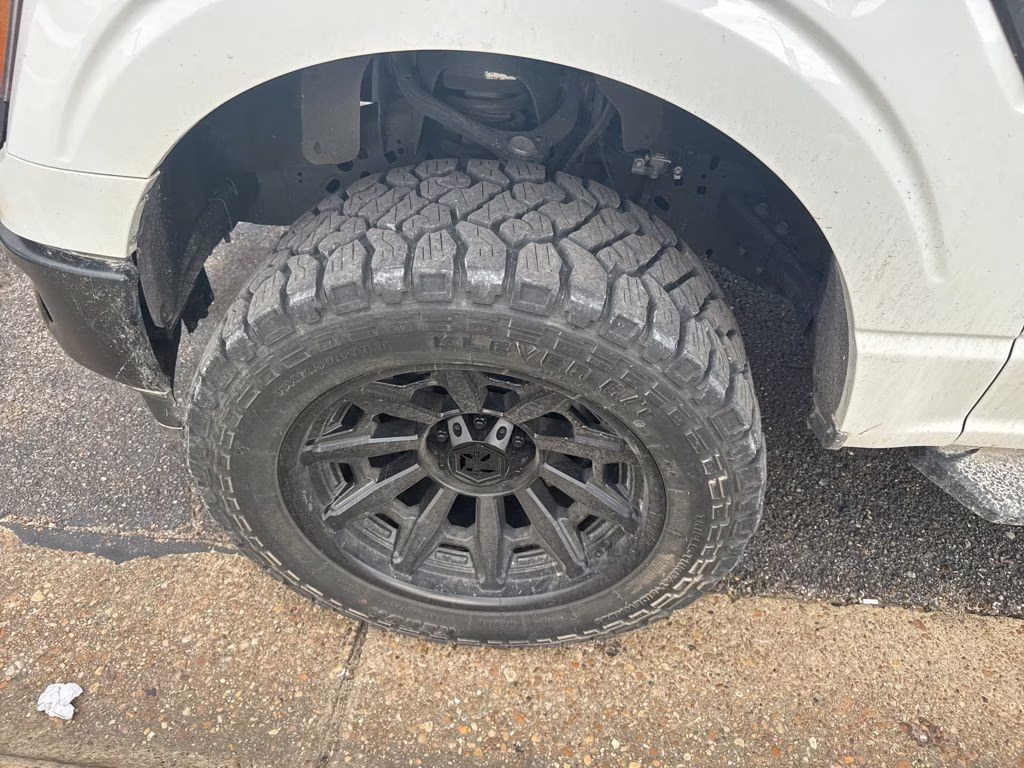 2025 Oxford White Ford F-150 XL 4X4 Truck