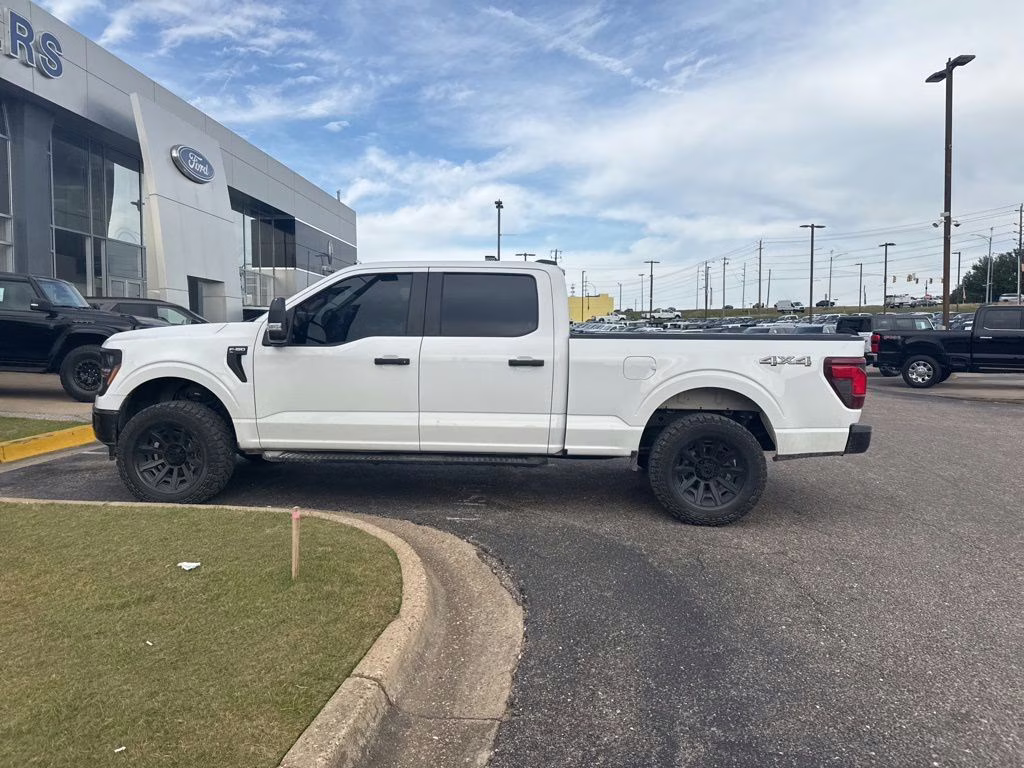 2025 Oxford White Ford F-150 XL 4X4 Truck