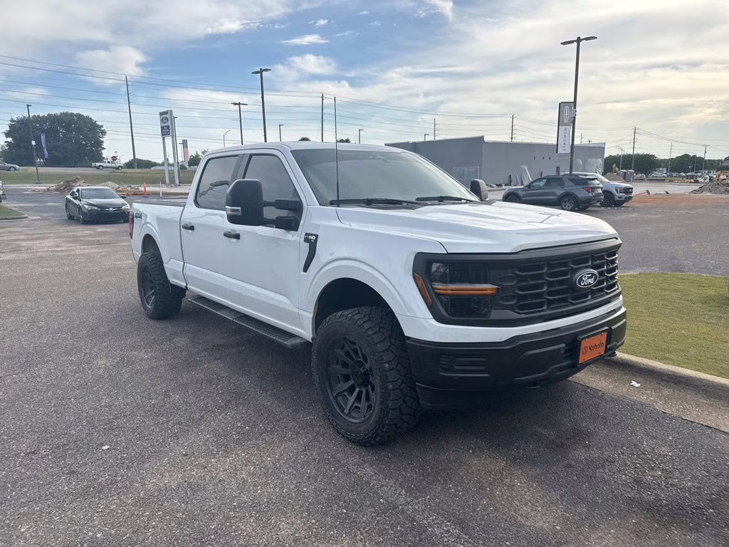 2025 Oxford White Ford F-150 XL 4X4 Truck