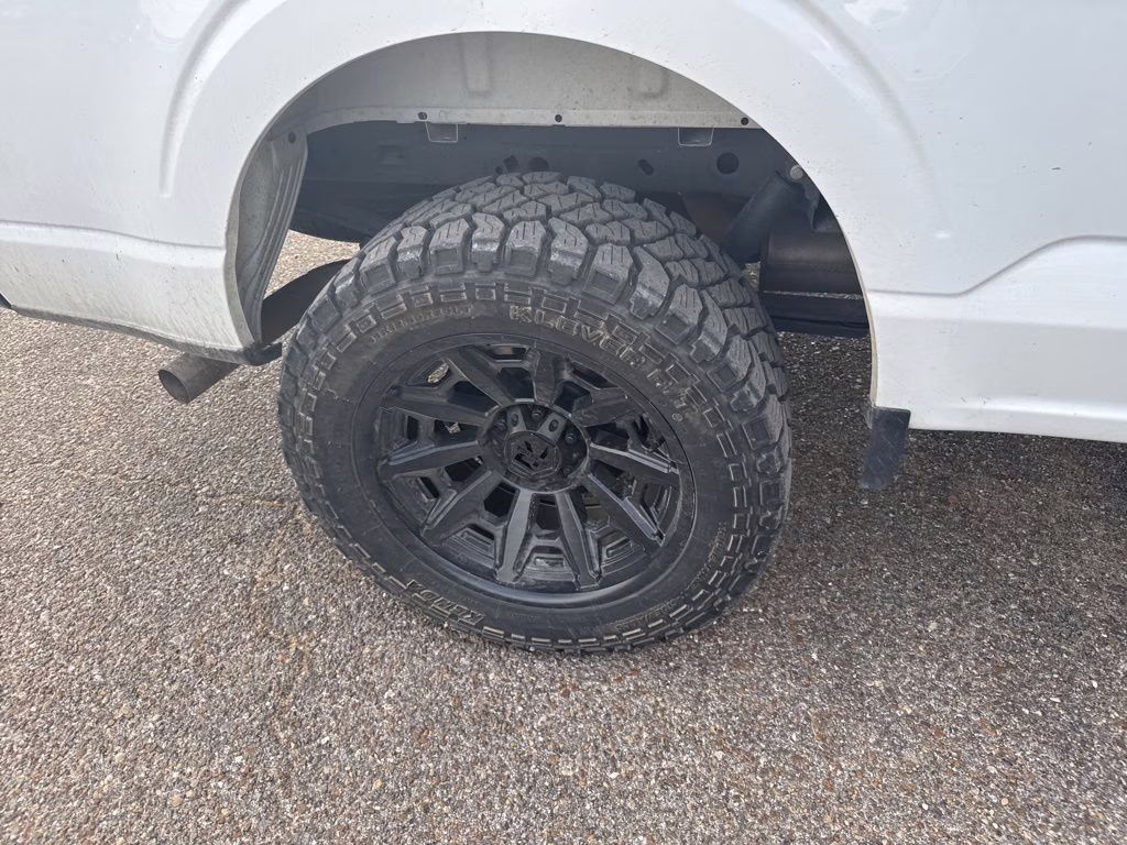 2025 Oxford White Ford F-150 XL 4X4 Truck