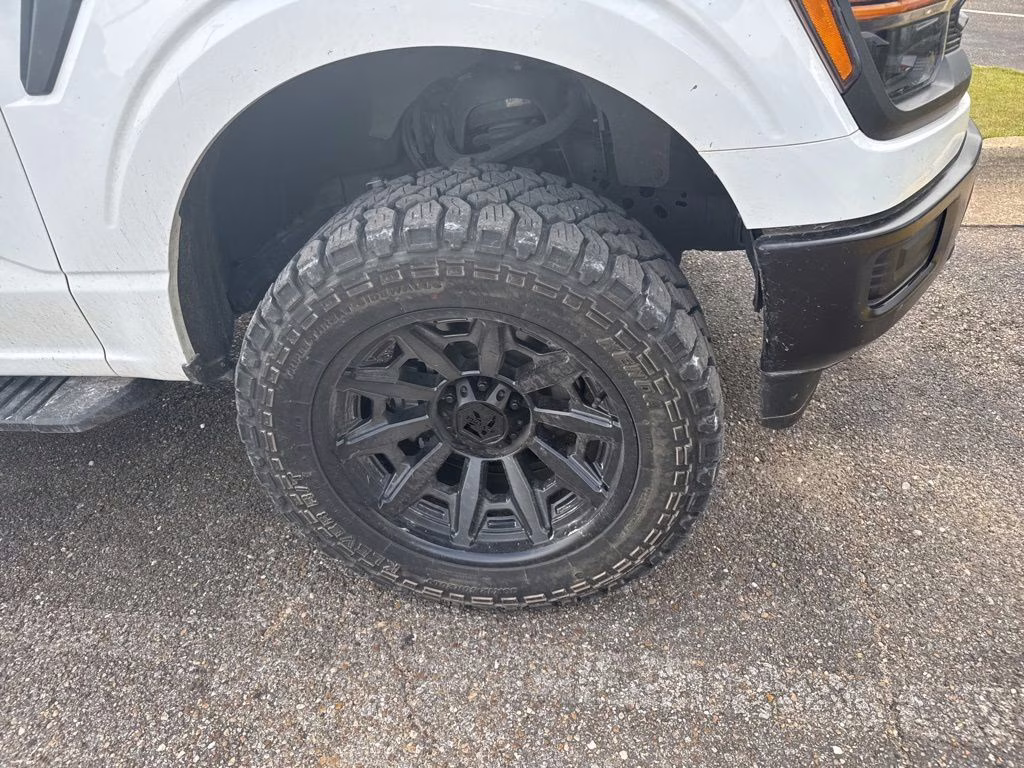 2025 Oxford White Ford F-150 XL 4X4 Truck