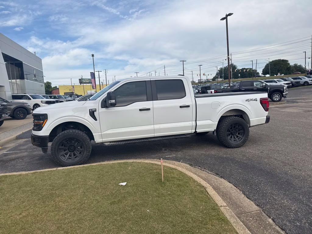 2025 Oxford White Ford F-150 XL 4X4 Truck