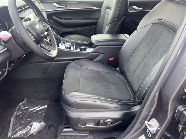 2026 Baltic Gray Metallic Clearcoat Jeep Grand Cherokee L Laredo Altitude RWD SUV