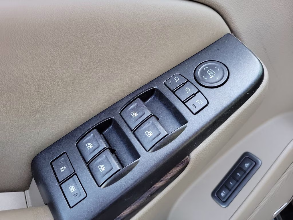 2015 Onyx Black GMC Yukon SLT 4X4 SUV