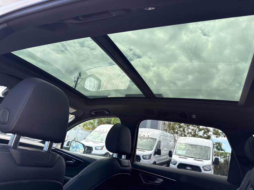 2025 Glacier White Metallic Audi Q7 45 Premium AWD SUV