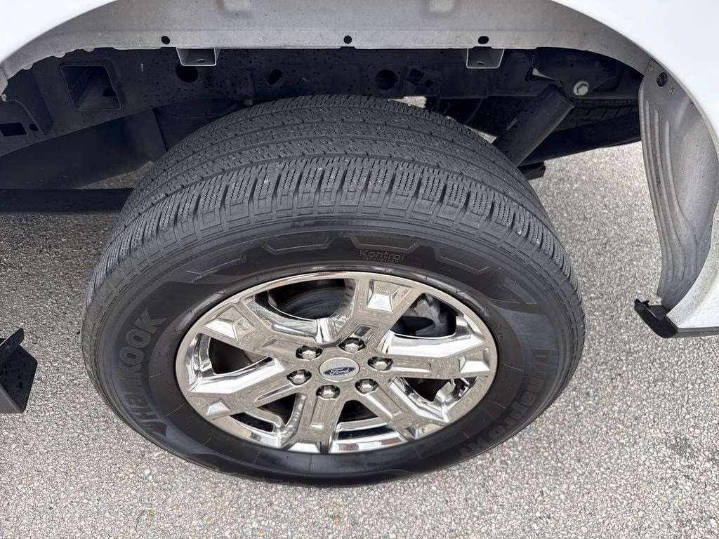 2023 Oxford White Ford F-150 XLT RWD Truck
