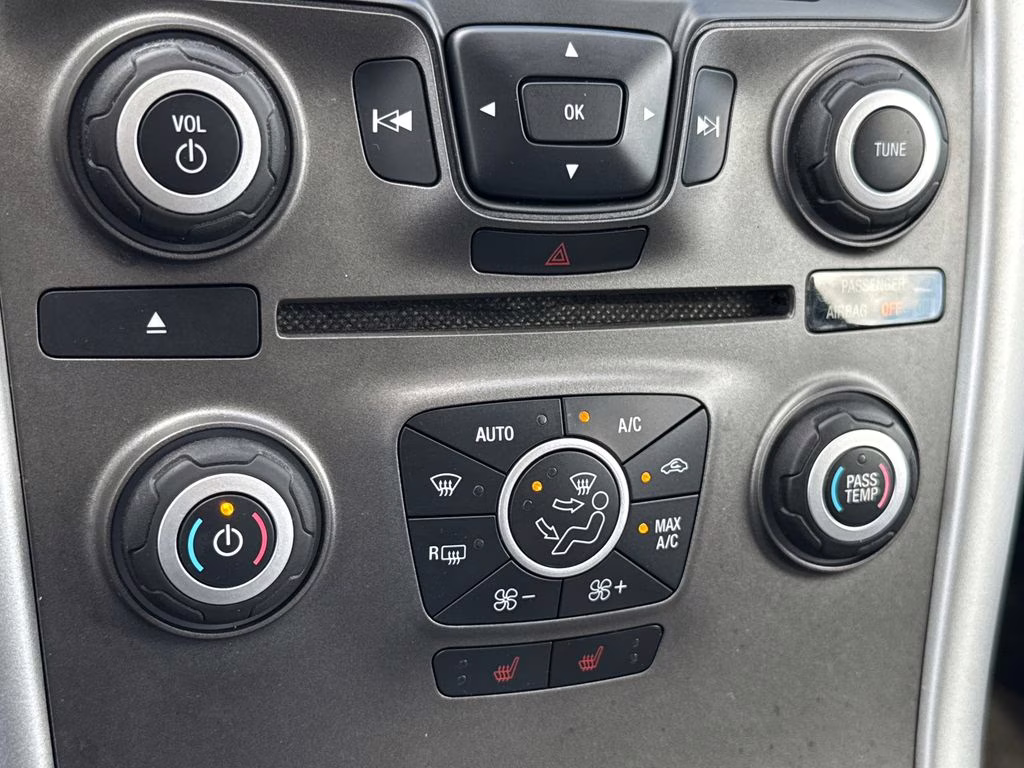 2012 Ingot Silver Metallic Ford Edge SEL FWD SUV