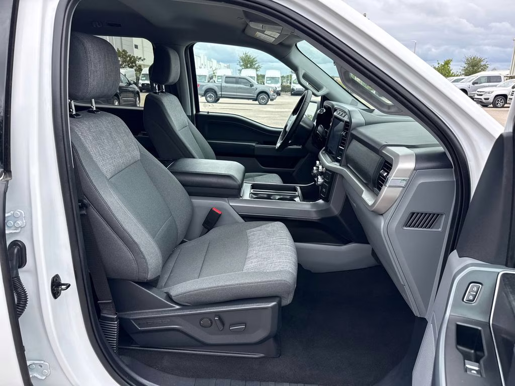 2023 Oxford White Ford F-150 XLT RWD Truck