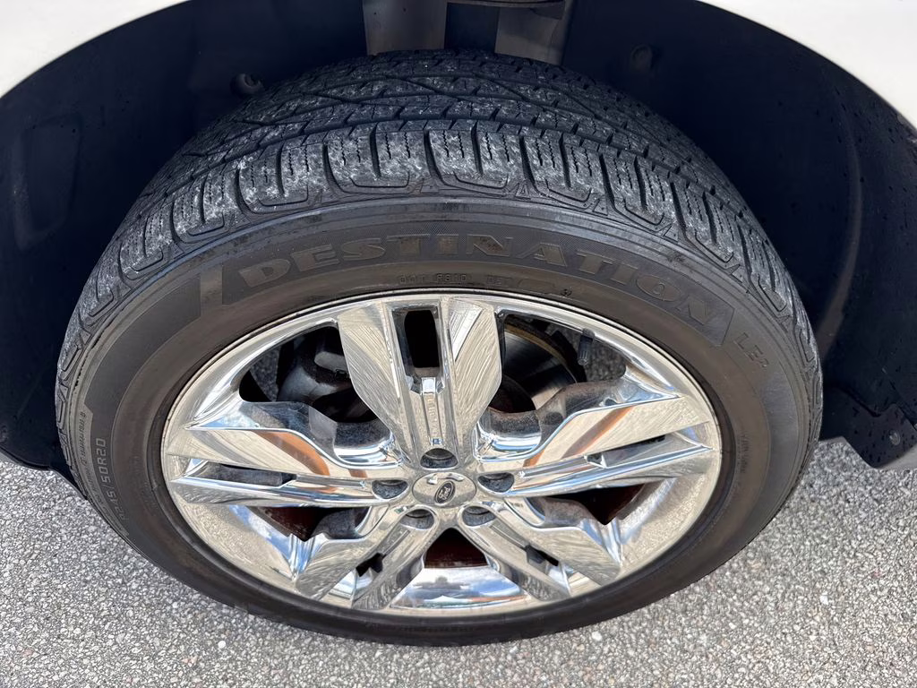 2012 Ingot Silver Metallic Ford Edge SEL FWD SUV