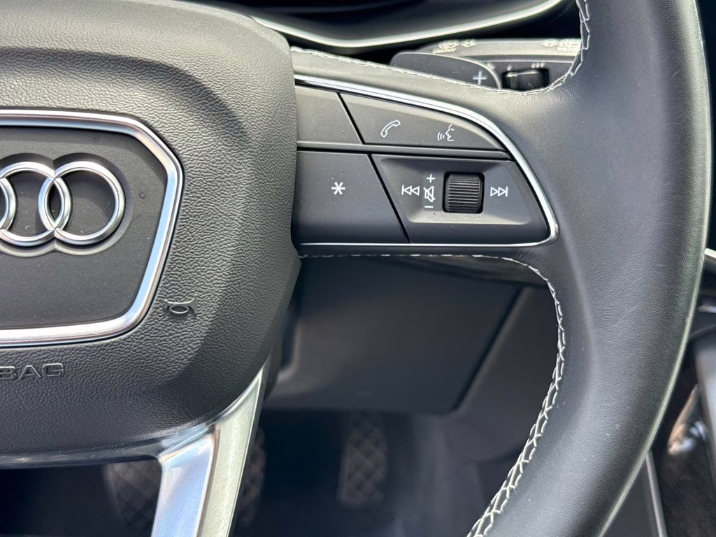 2025 Glacier White Metallic Audi Q7 45 Premium AWD SUV