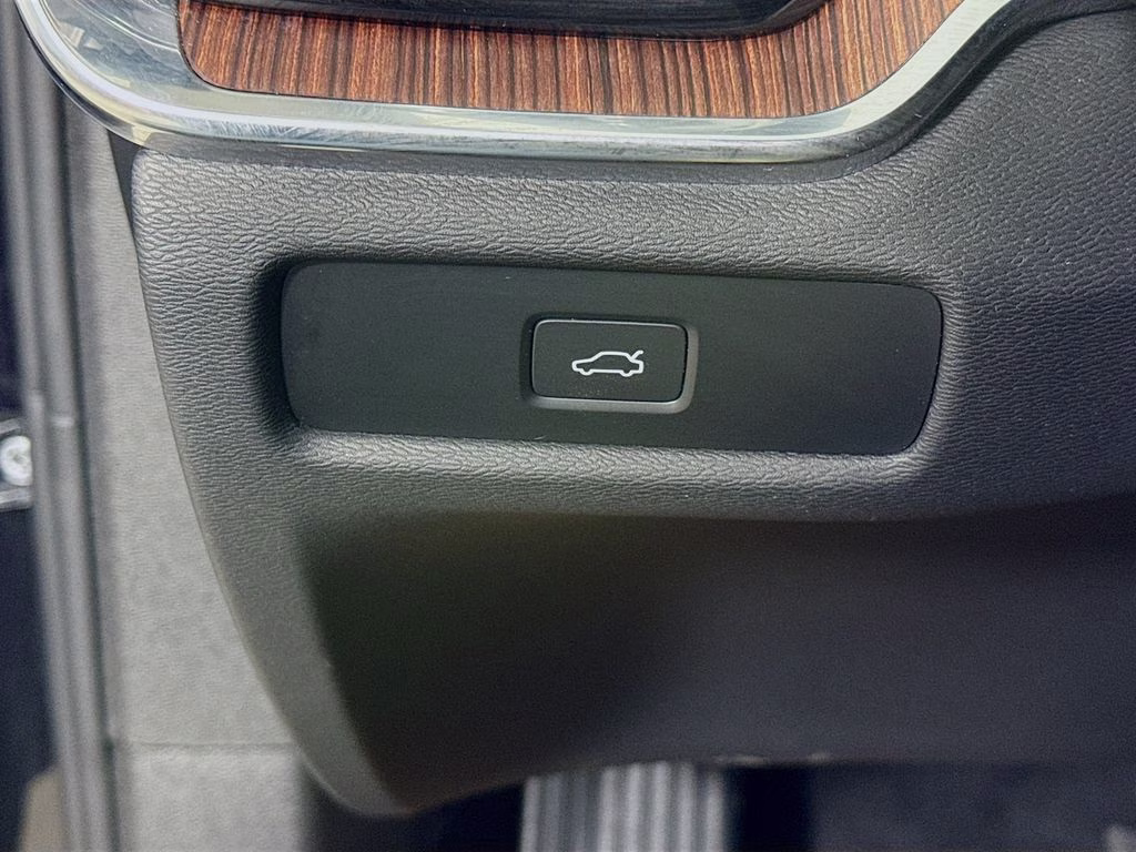 2025 Black Volvo V60 Cross Country B5 Plus AWD Crossover