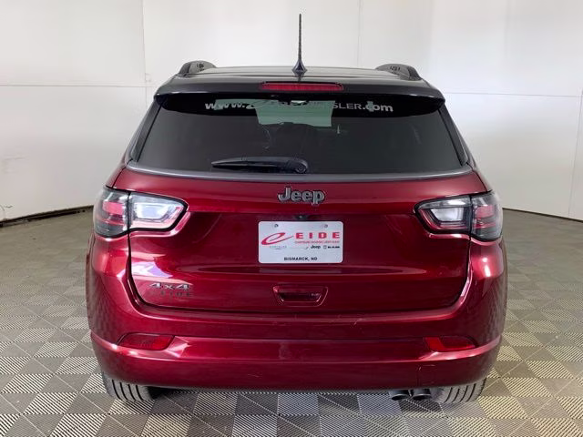 2022 Velvet Red Pearlcoat Jeep Compass Limited 4X4 SUV