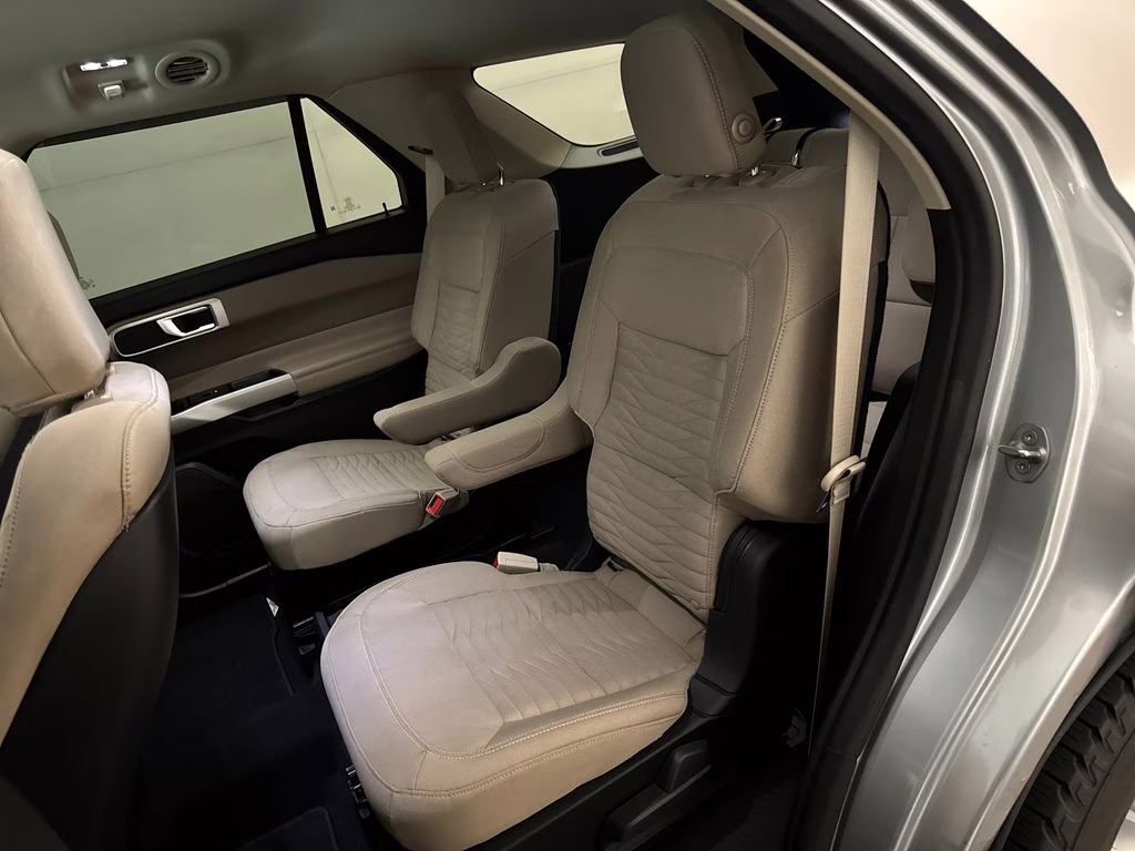 2020 Iconic Silver Metallic Ford Explorer XLT RWD SUV
