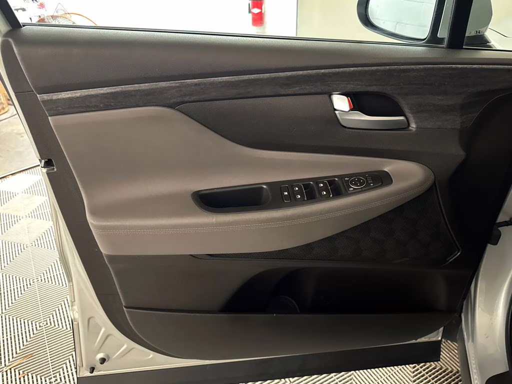 2020 Symphony Silver Hyundai Santa Fe SE FWD SUV