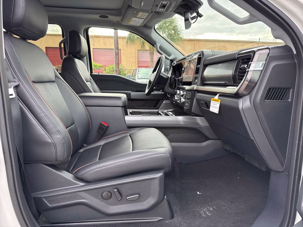 2026 White Ford Super Duty F-250 SRW Lariat 4X4 Truck