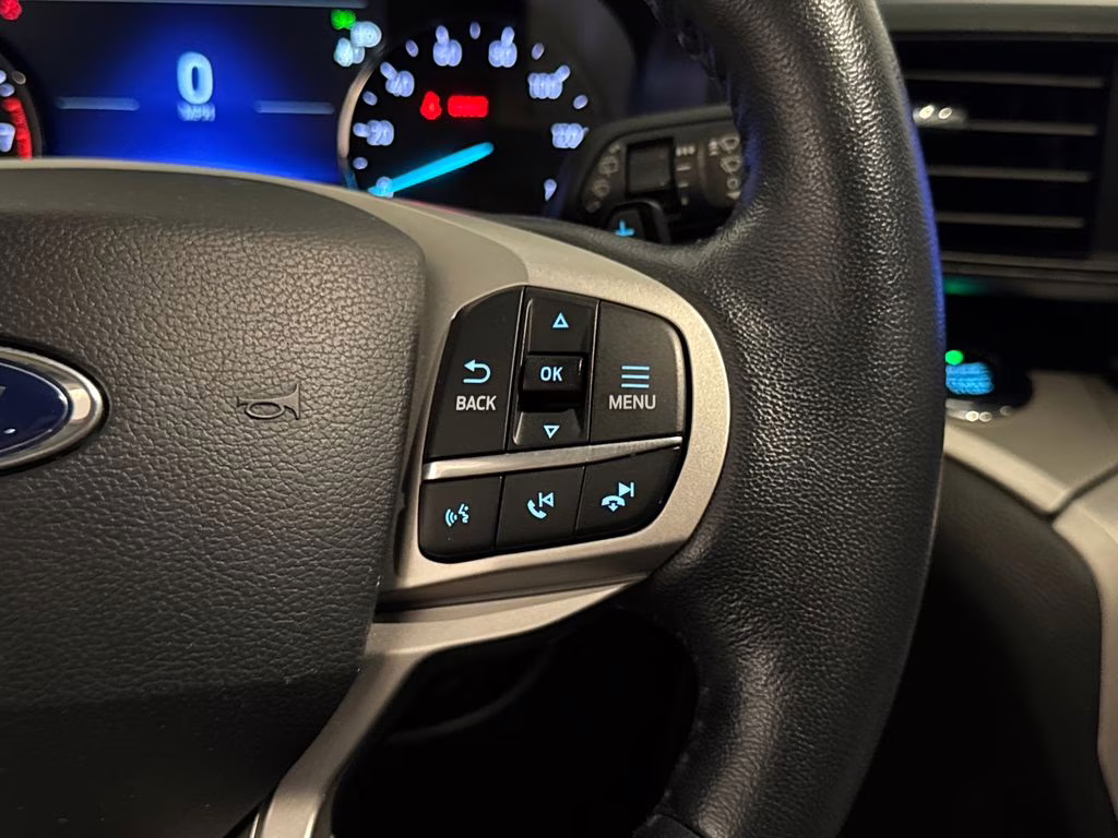 2020 Iconic Silver Metallic Ford Explorer XLT RWD SUV
