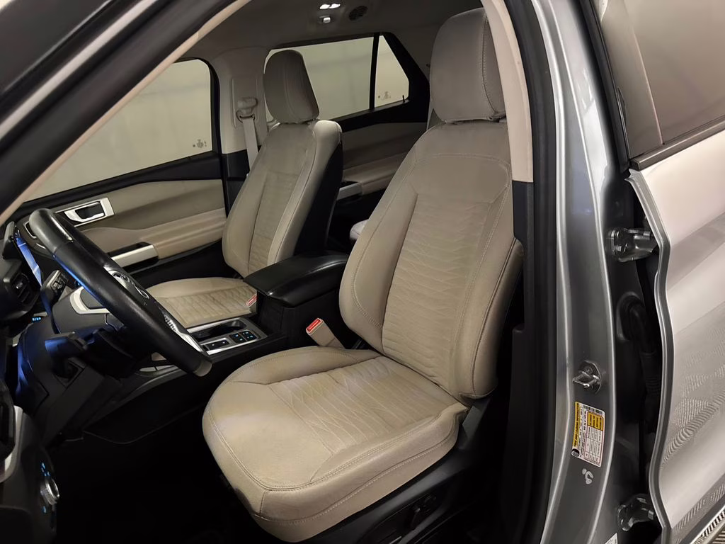 2020 Iconic Silver Metallic Ford Explorer XLT RWD SUV