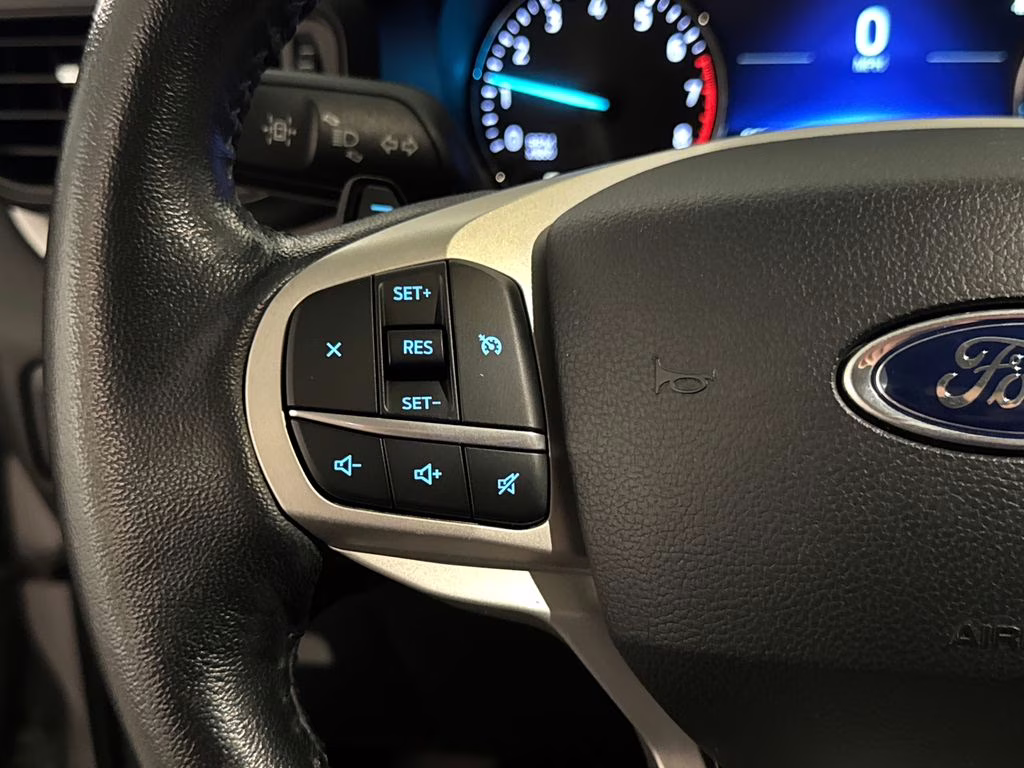 2020 Iconic Silver Metallic Ford Explorer XLT RWD SUV