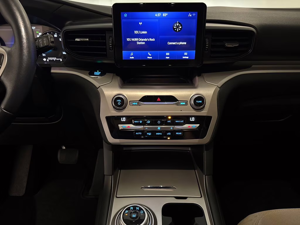2020 Iconic Silver Metallic Ford Explorer XLT RWD SUV